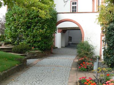 Schnberg castle - view in courtyard